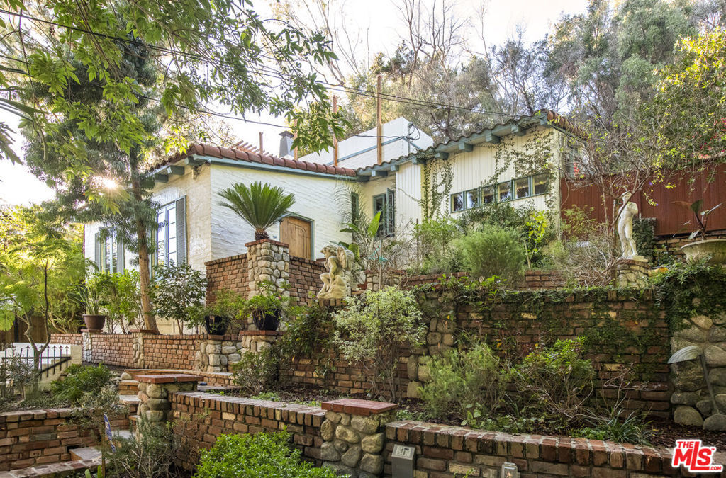 Property Photo:  8027 Willow Glen Road  CA 90046 