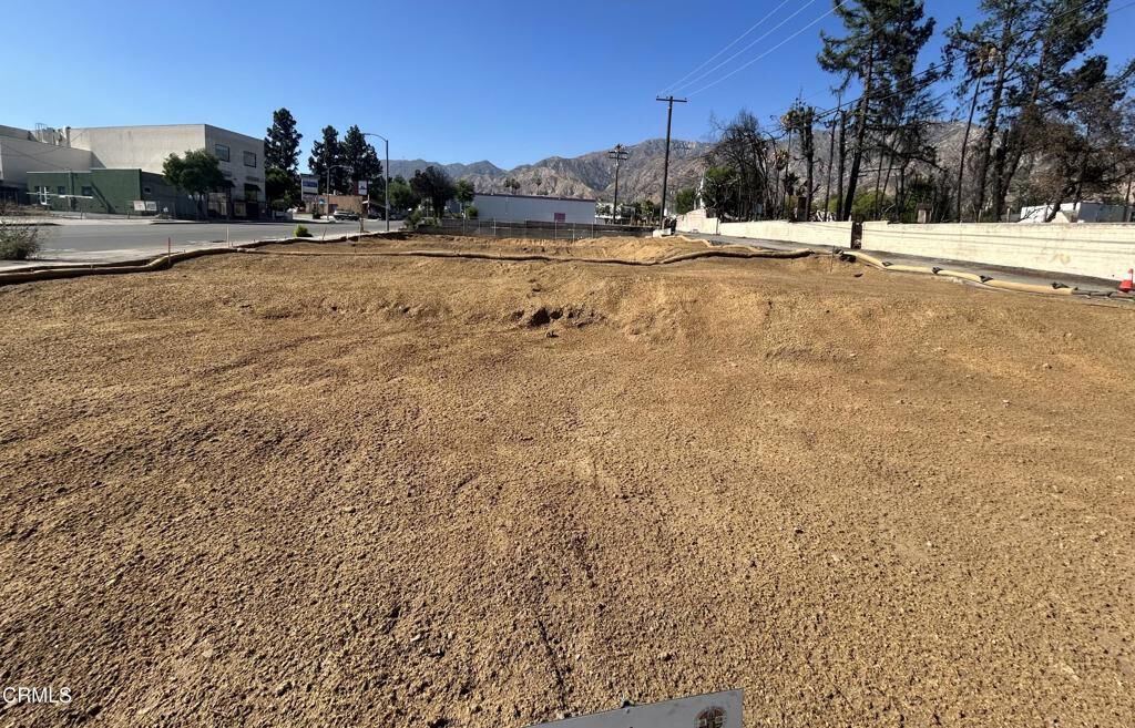 Property Photo:  2490 Lake Avenue  CA 91001
