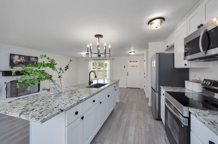 Property Photo:  5 Raintree Cv  TN 38305 