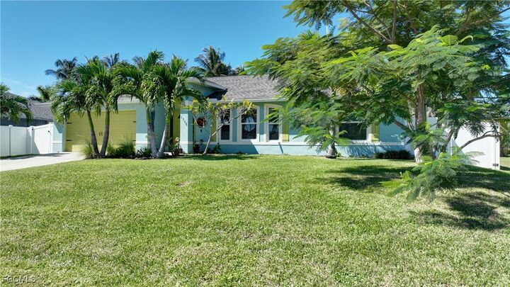 Property Photo:  1306 SW 4th Place  FL 33991 