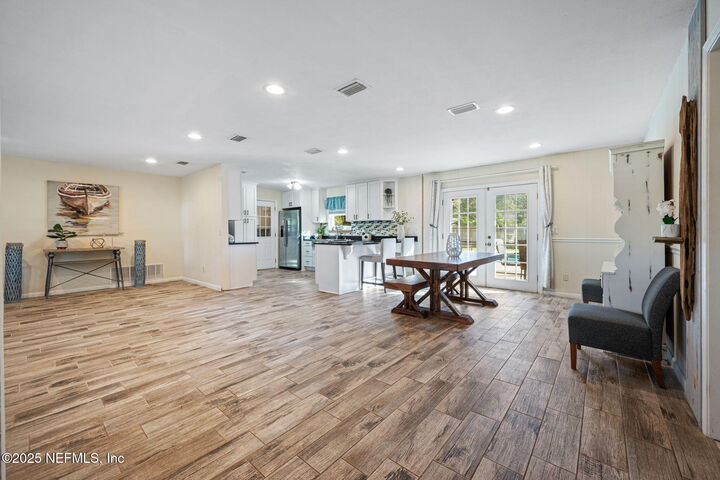 Property Photo:  8827 Brierwood Road  FL 32257 