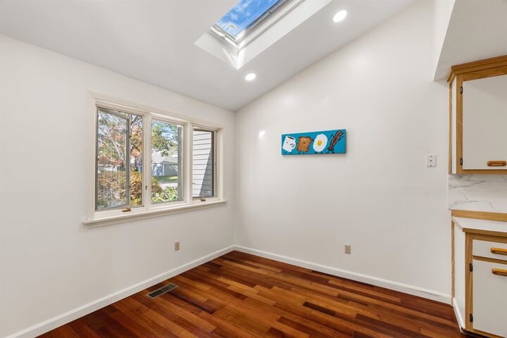 Property Photo: 8 Laurel Court NH 03062