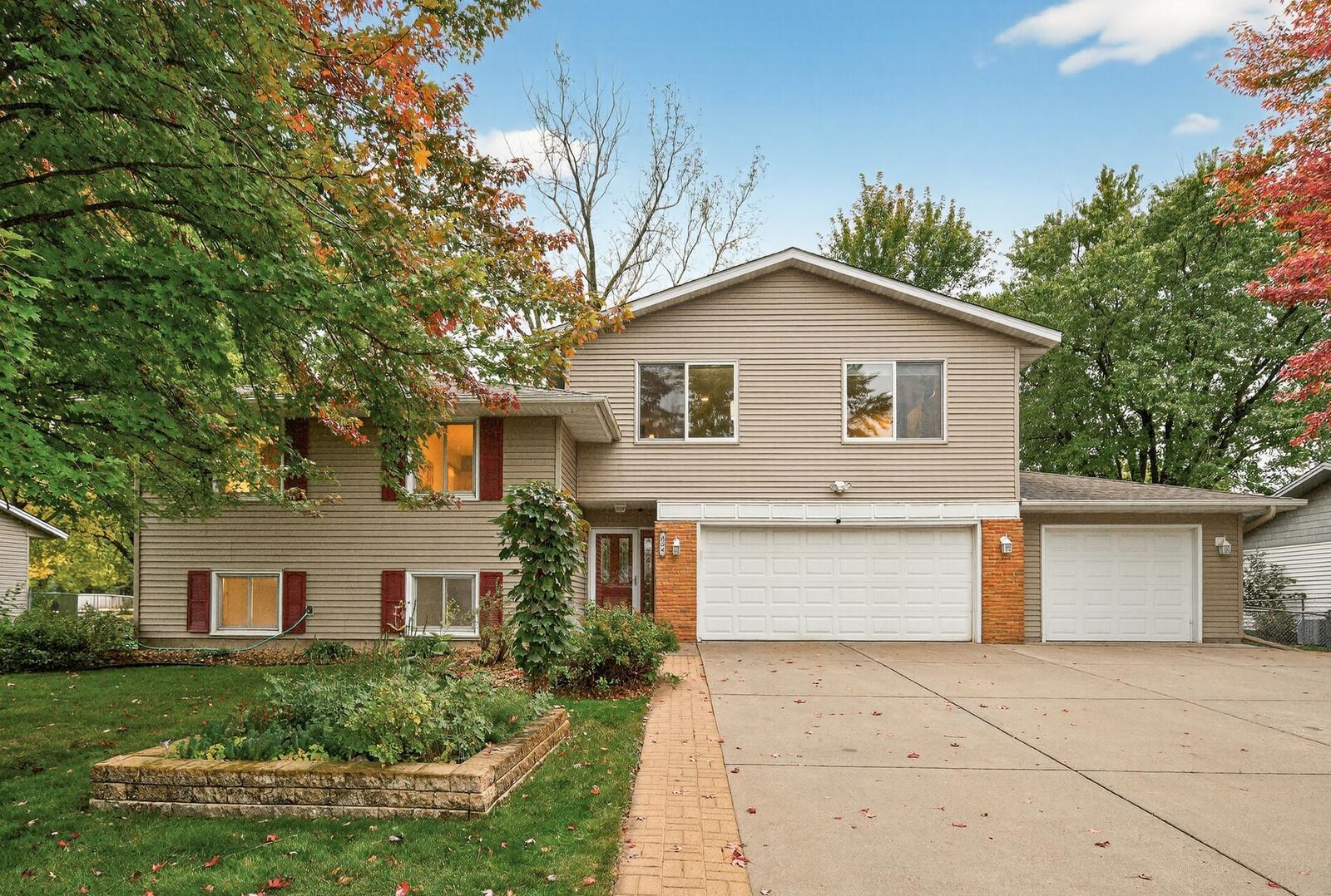 Property Photo: 834 Fireside Drive MN 55124