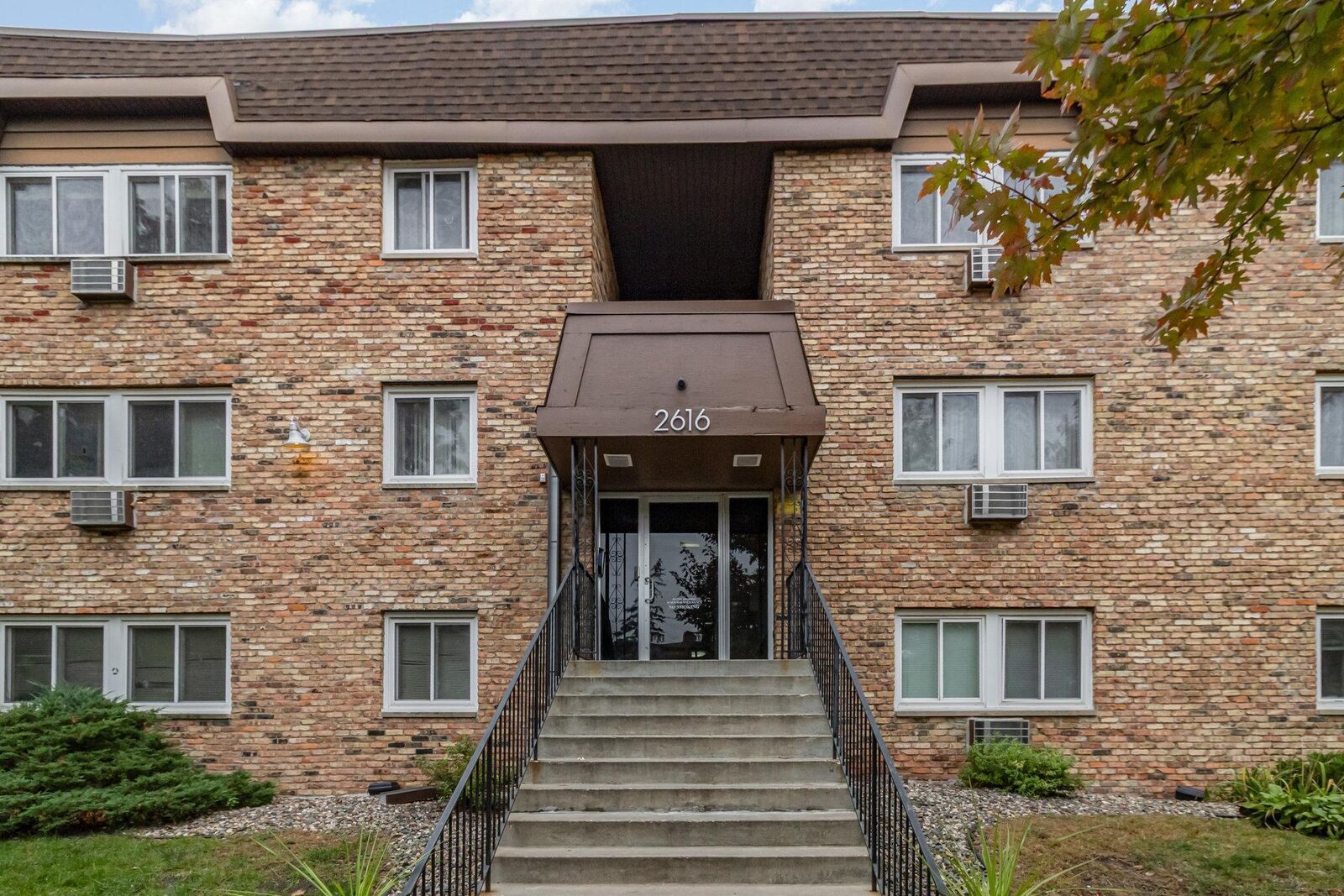Property Photo: 2616 Harriet Avenue 303 MN 55408
