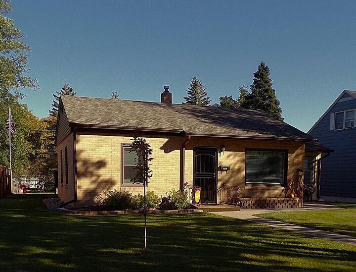 Property Photo:  1405 Bryant Street  MN 56308 