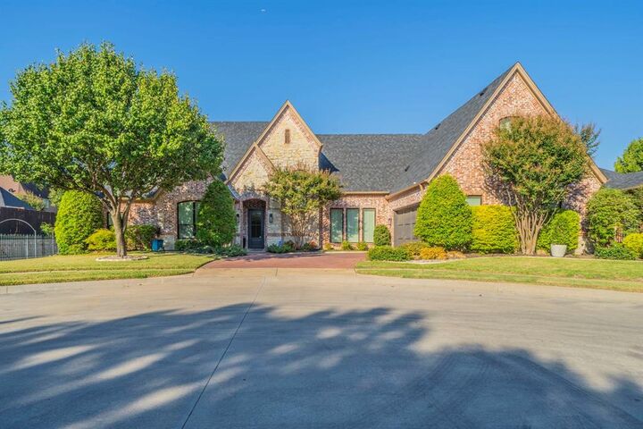 Property Photo: 4001 Fairmont Court TX 76021