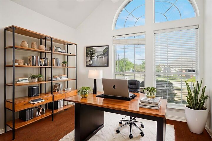 Property Photo:  500 Chateau Court  TX 76209