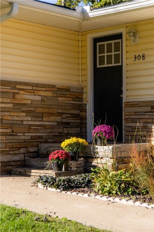 Property Photo: 308 S Summit Street AR 72753