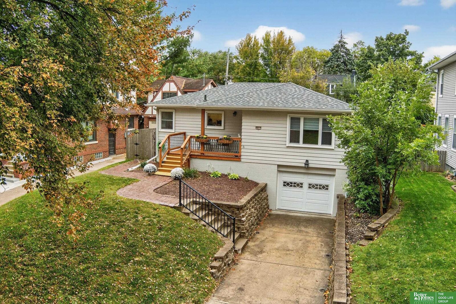 Property Photo: 5017 Hamilton Street NE 68132