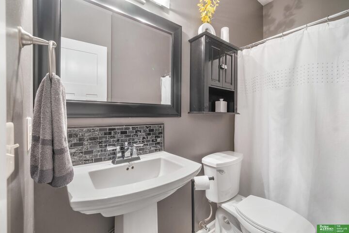 Property Photo: 18713 Edna Street NE 68136