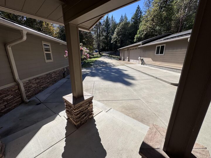 Property Photo: 12330 E Evans Creek Road OR 97537