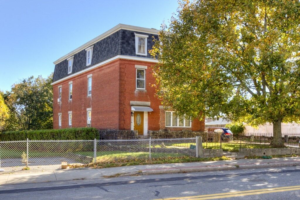 Property Photo: 308 Plantation St MA 01604