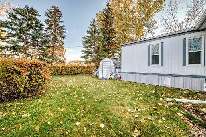 Property Photo:  119 Home Bay SE  AB T1V 1J8
