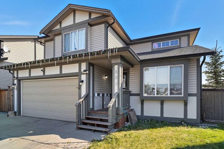 Property Photo: 824 Luxstone Square SW AB T4B 3L3