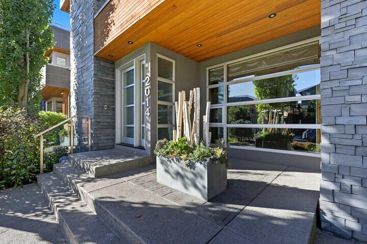 Property Photo: 2014 32 Avenue SW AB T2T 1W6