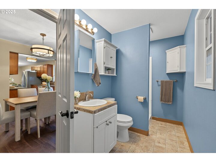 Property Photo:  17928 Royal Ct  OR 97035