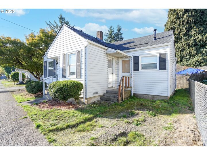 Property Photo: 665 Patterson Ave NW OR 97304