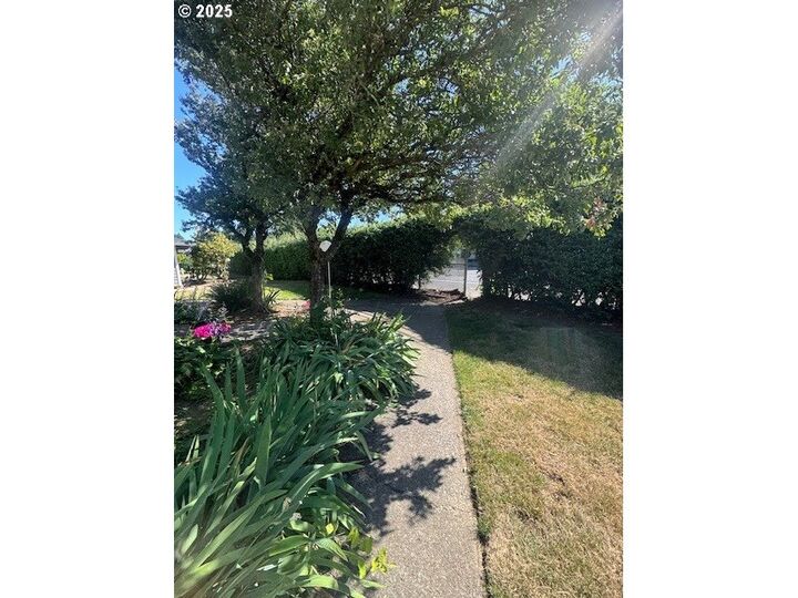 Property Photo:  1537 NE Kane Dr  OR 97030 