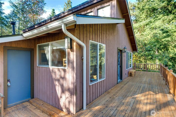 Property Photo: 2872 Hi Crest WA 98260