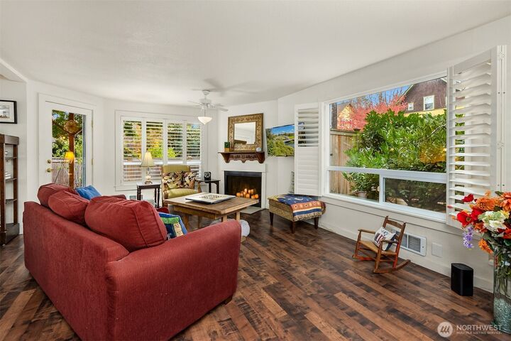 Property Photo:  774  Madison Avenue N 774  WA 98110 