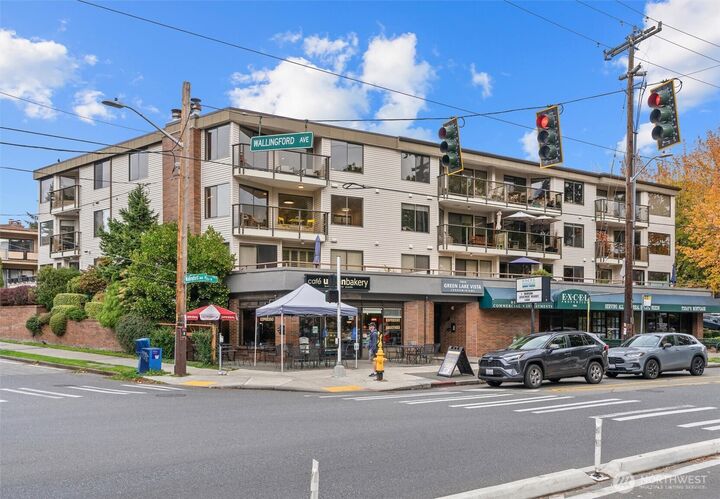7850 E Green Lake Drive N 204  Seattle WA 98103 photo