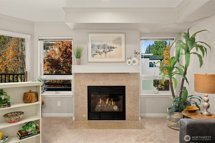 Property Photo: 9222 Roosevelt Way NE 203 WA 98115