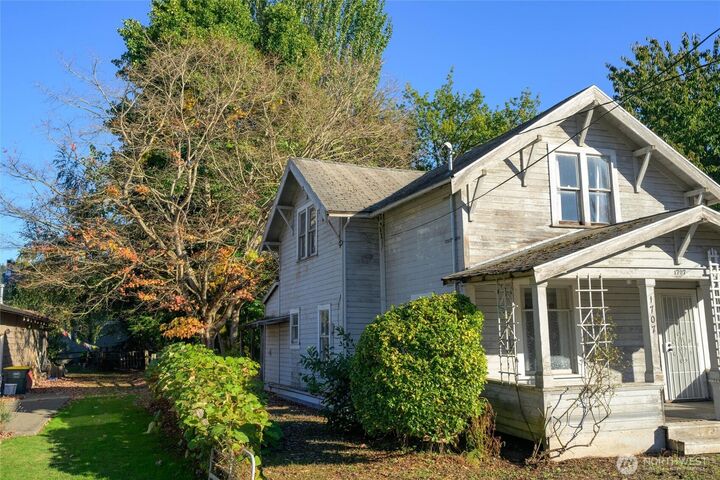 Property Photo: 1707 22nd Street WA 98225