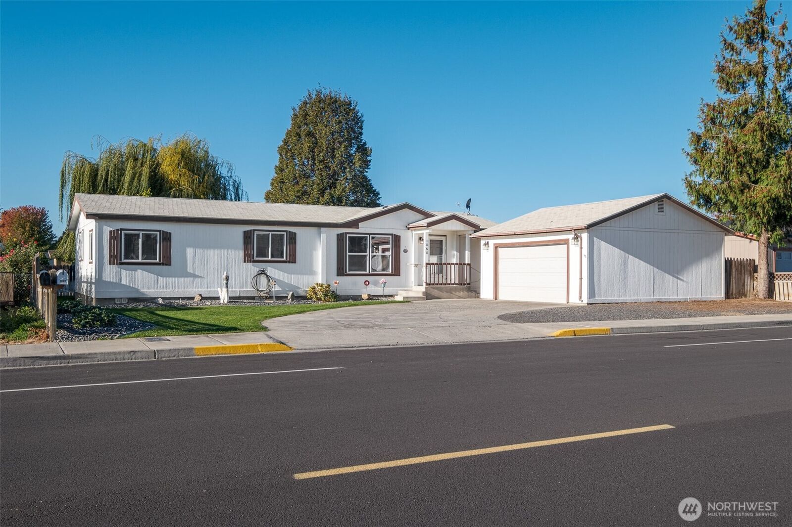 Property Photo: 1060 Alder Street WA 98848