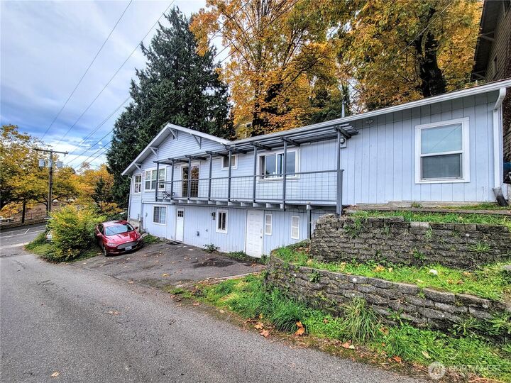 Property Photo:  310 E Ivy Street  WA 98225 