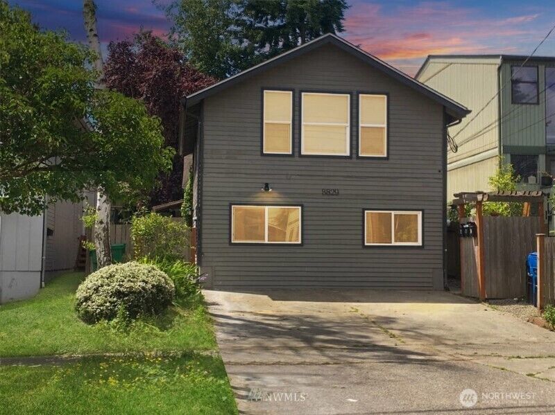 Property Photo:  8829  Midvale Avenue N  WA 98103 