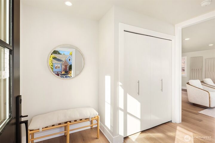 Property Photo: 7721 Sunnyside Avenue N WA 98103