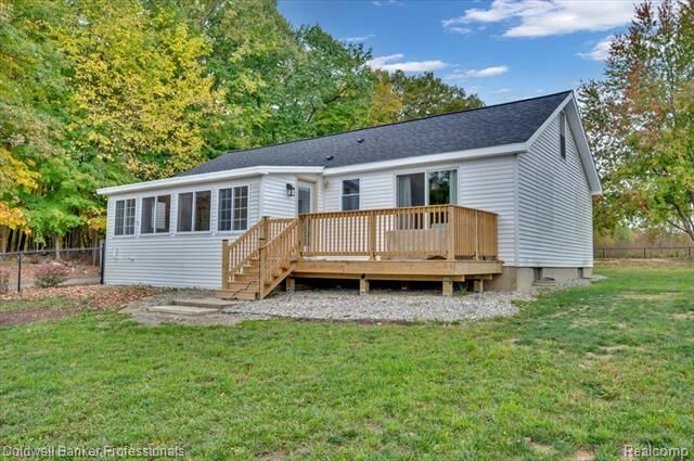 Property Photo: 152 Mapleleaf Road S Mapleleaf Road MI 48446