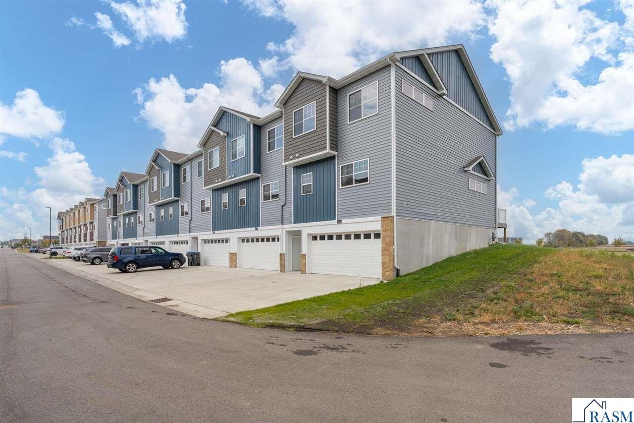 Property Photo: 3080 Bluestem Trail MN 56001