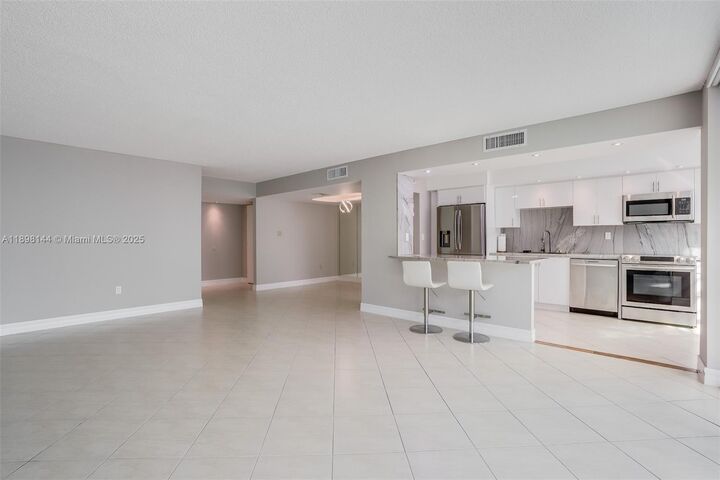 Property Photo: 18071 Biscayne Blvd 1204 FL 33160