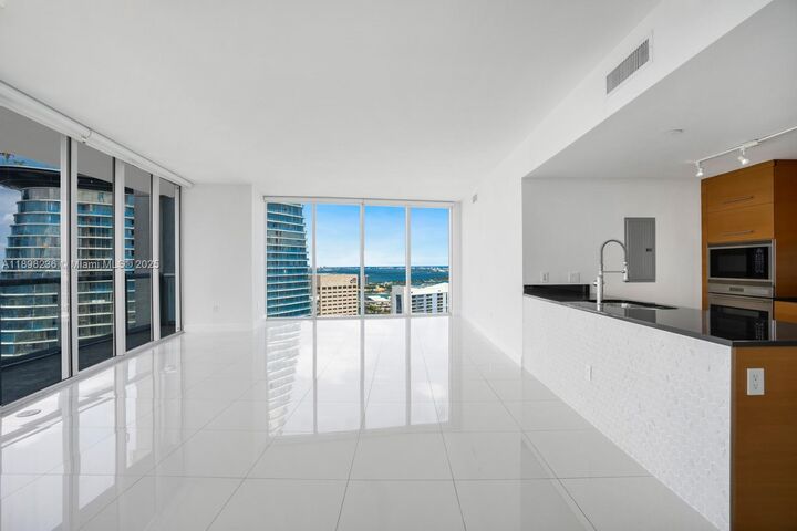 Property Photo:  465 Brickell Ave 5002  FL 33131 
