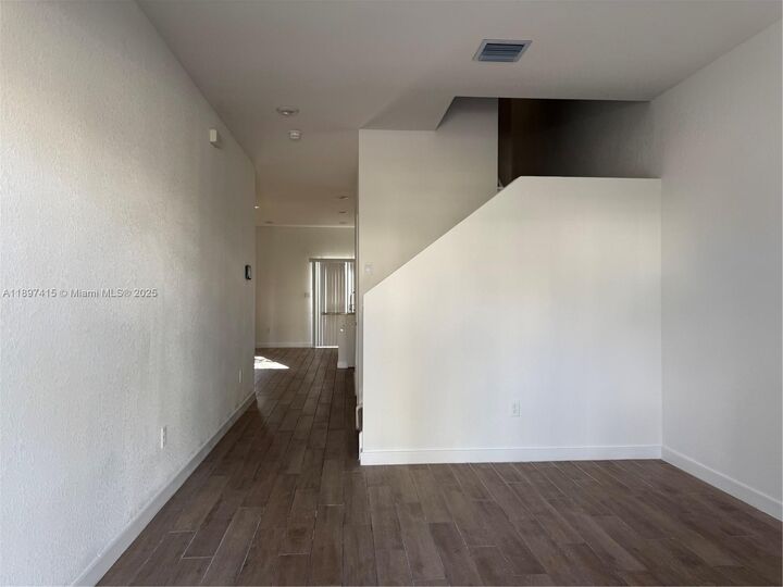 Property Photo: 1672 SE 8th Ave FL 33034