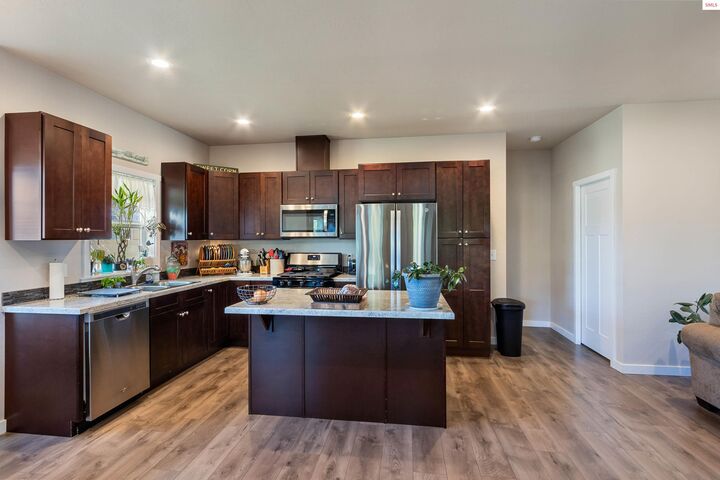 Property Photo: 318 Creekview Ct ID 83864