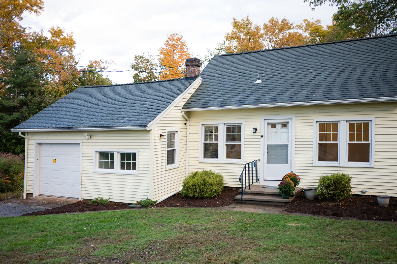 Property Photo:  10 Eli Yale Terrace  CT 06405 
