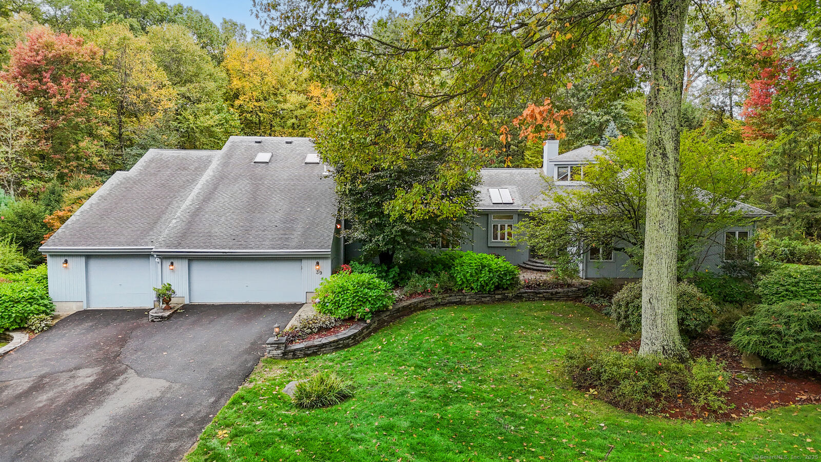 Property Photo: 39 High Ridge Hollow CT 06001