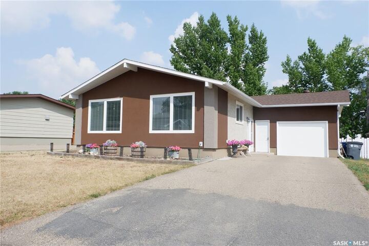 107 Empire Place  Assiniboia SK S0H 0B0 photo