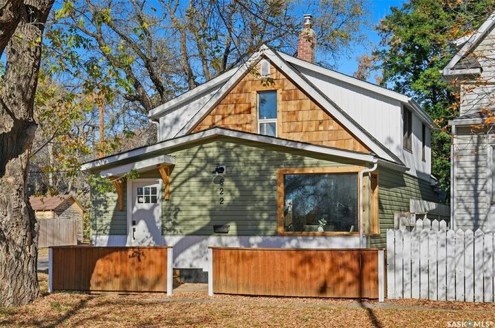 Property Photo: 622 31st Street W SK S7L 0R3
