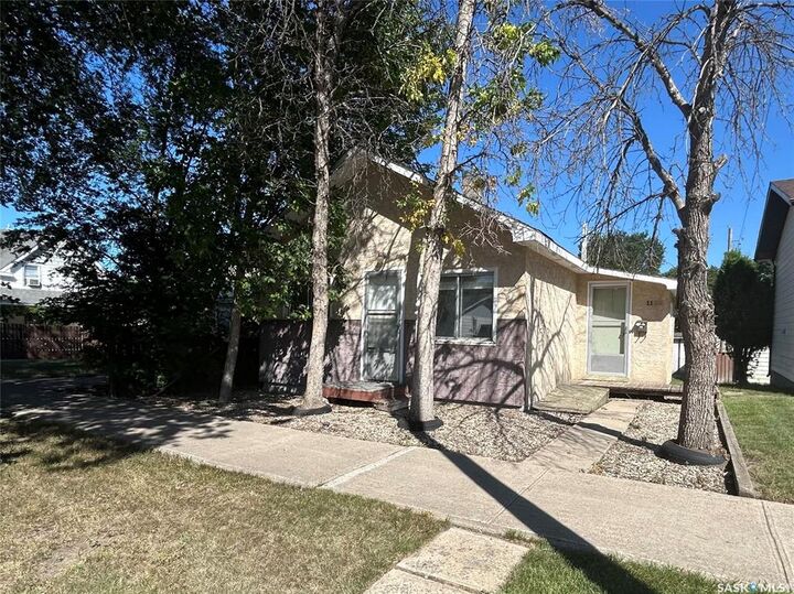 1122 Iroquois Street W  Moose Jaw SK S6H 5B9 photo