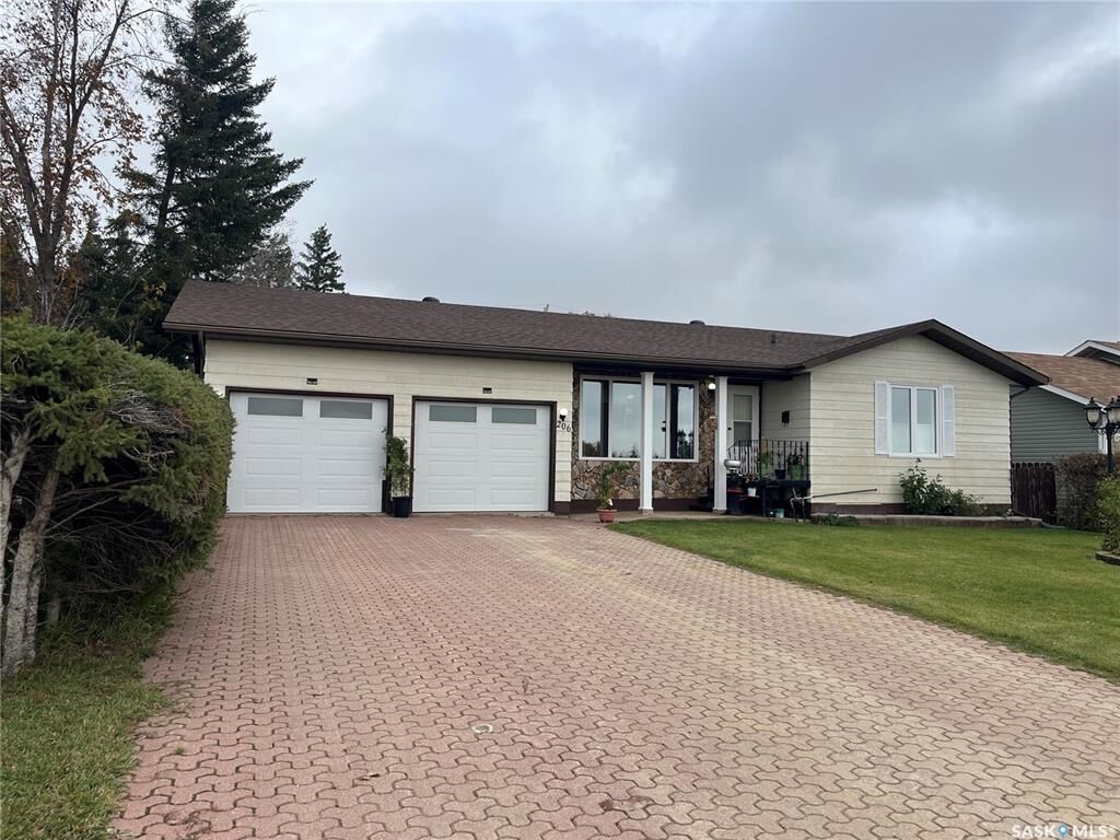Property Photo: 206 4th Street NW SK S0A 4J0