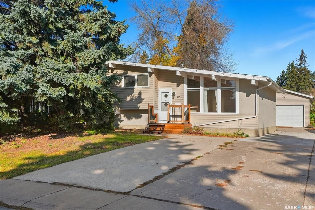 Property Photo:  42 Red River Road  SK S7K 1G3