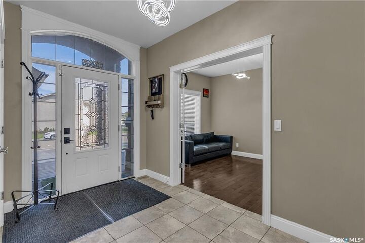 Property Photo:  715 Beechdale Way  SK S7V 0A5 