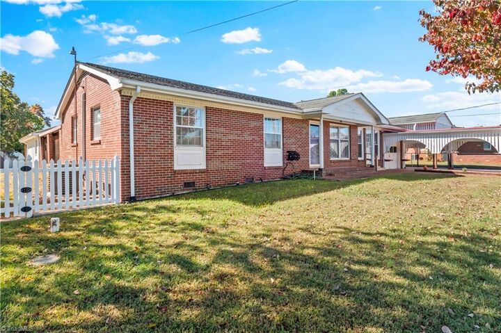 Property Photo: 930 Rock Spring Drive NC 27105