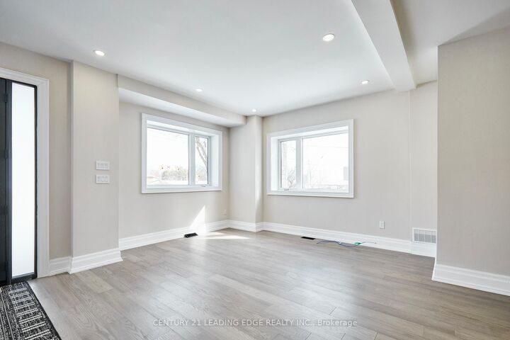 Property Photo:  50 Dorset Road  ON M1M 2S7