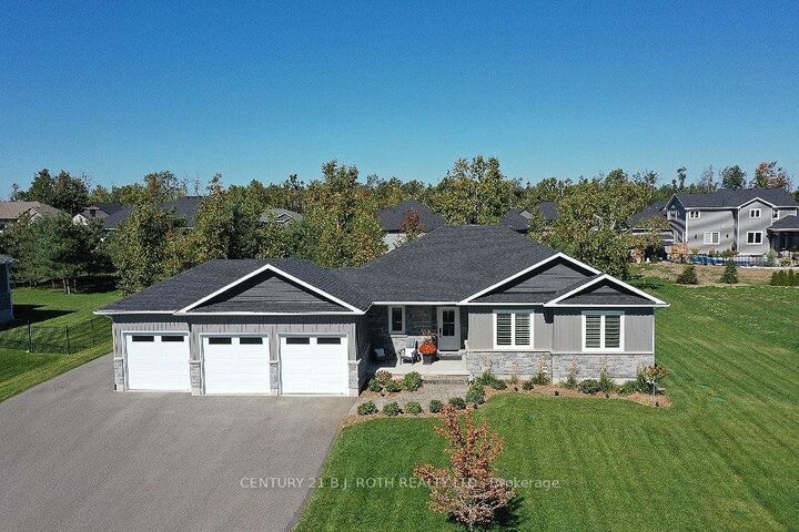 Photo de la propriété: 51 Cheslock Crescent ON L3V 8N8