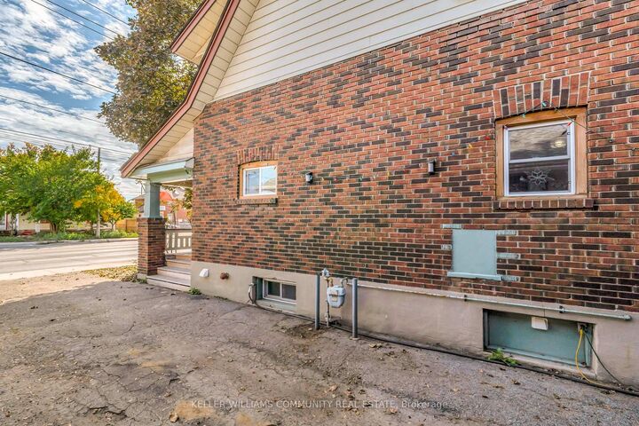 Property Photo: 112 Lansdowne Street W ON K9J 1Y1