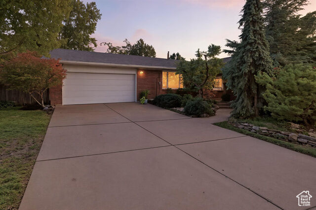 Property Photo: 1657 E Cherry Ln UT 84037